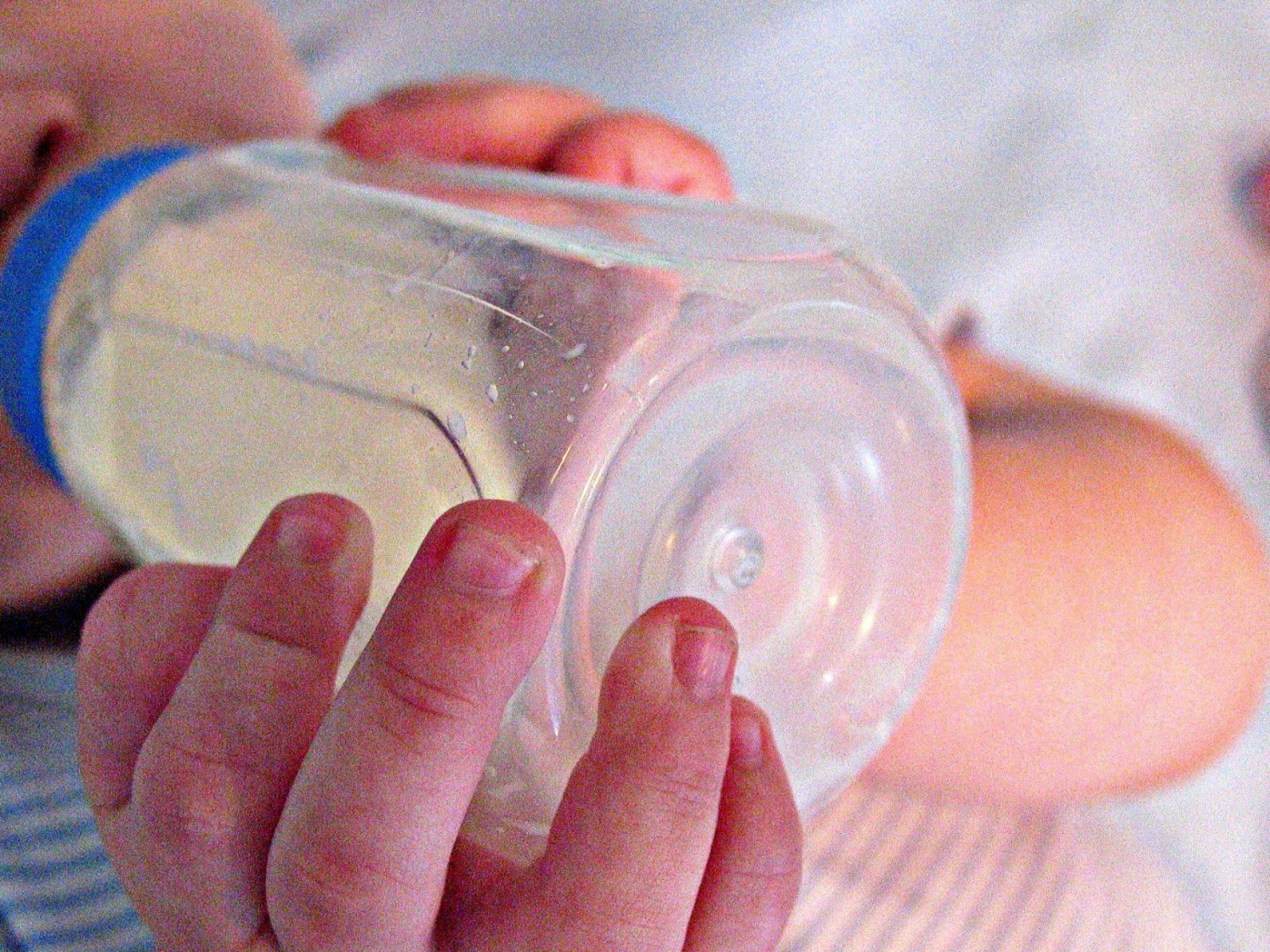Czy karmiąc butelką wyrządzamy dziecku krzywdę?